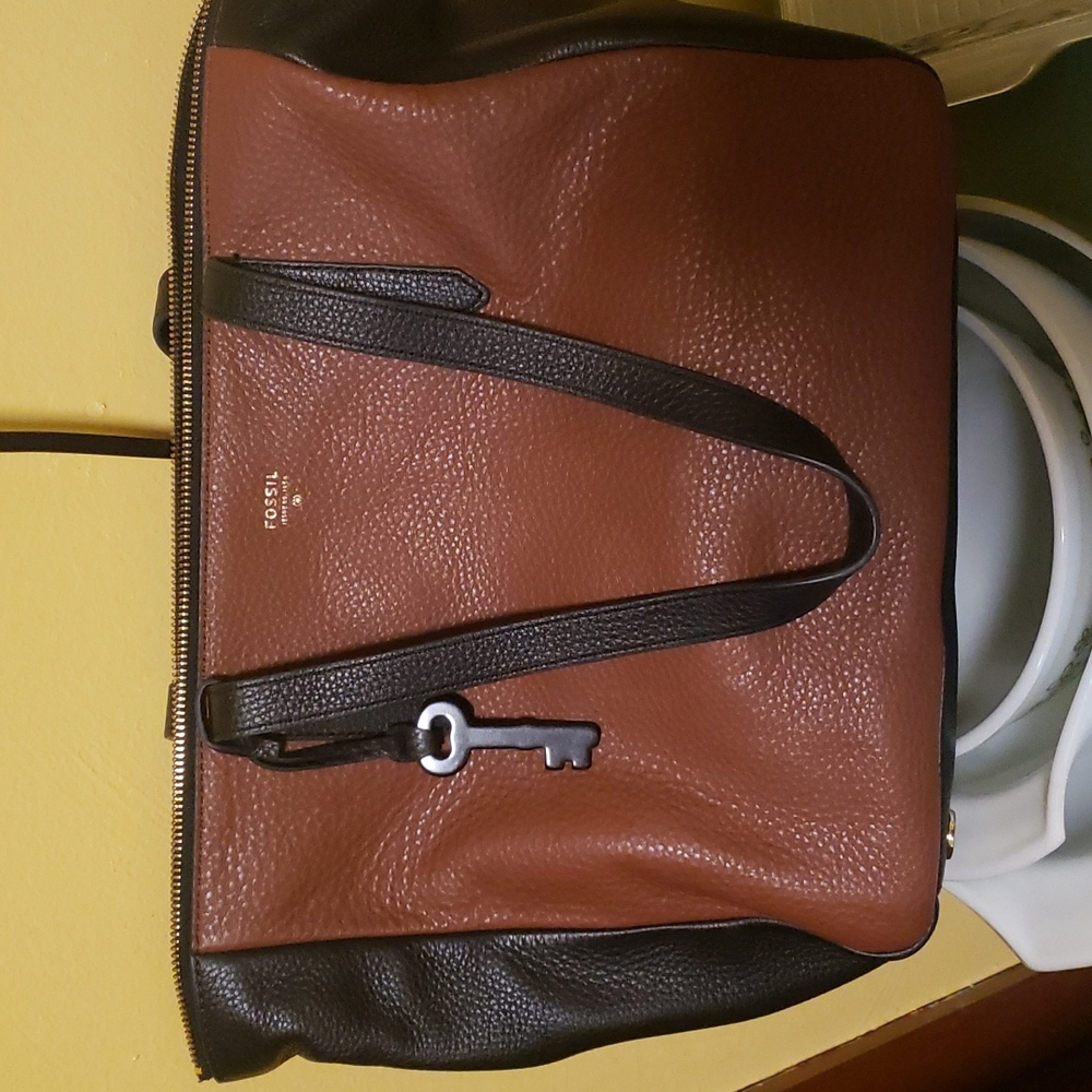 Fossil tote